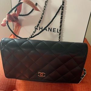 Chanel wallet on chain